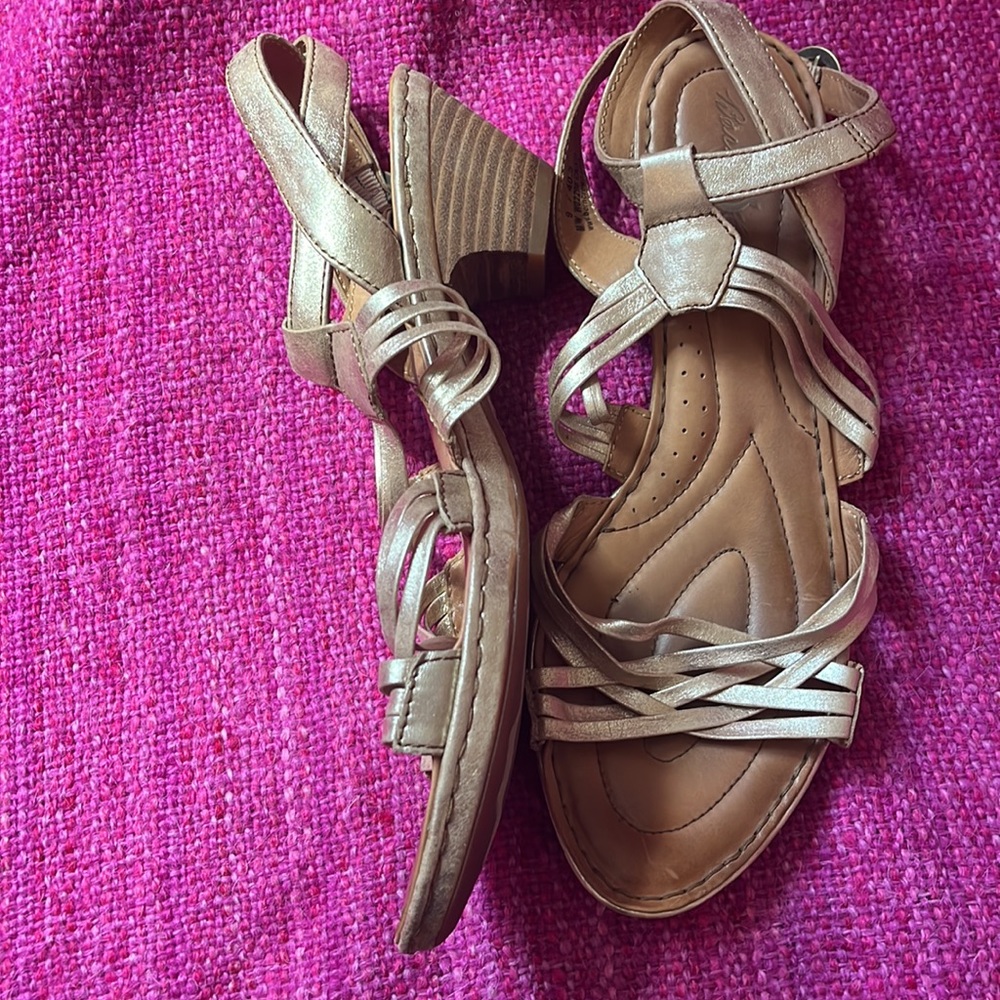 Born Crown gold sandals with a low stacked heel. Size 9. - Picture 3 of 6